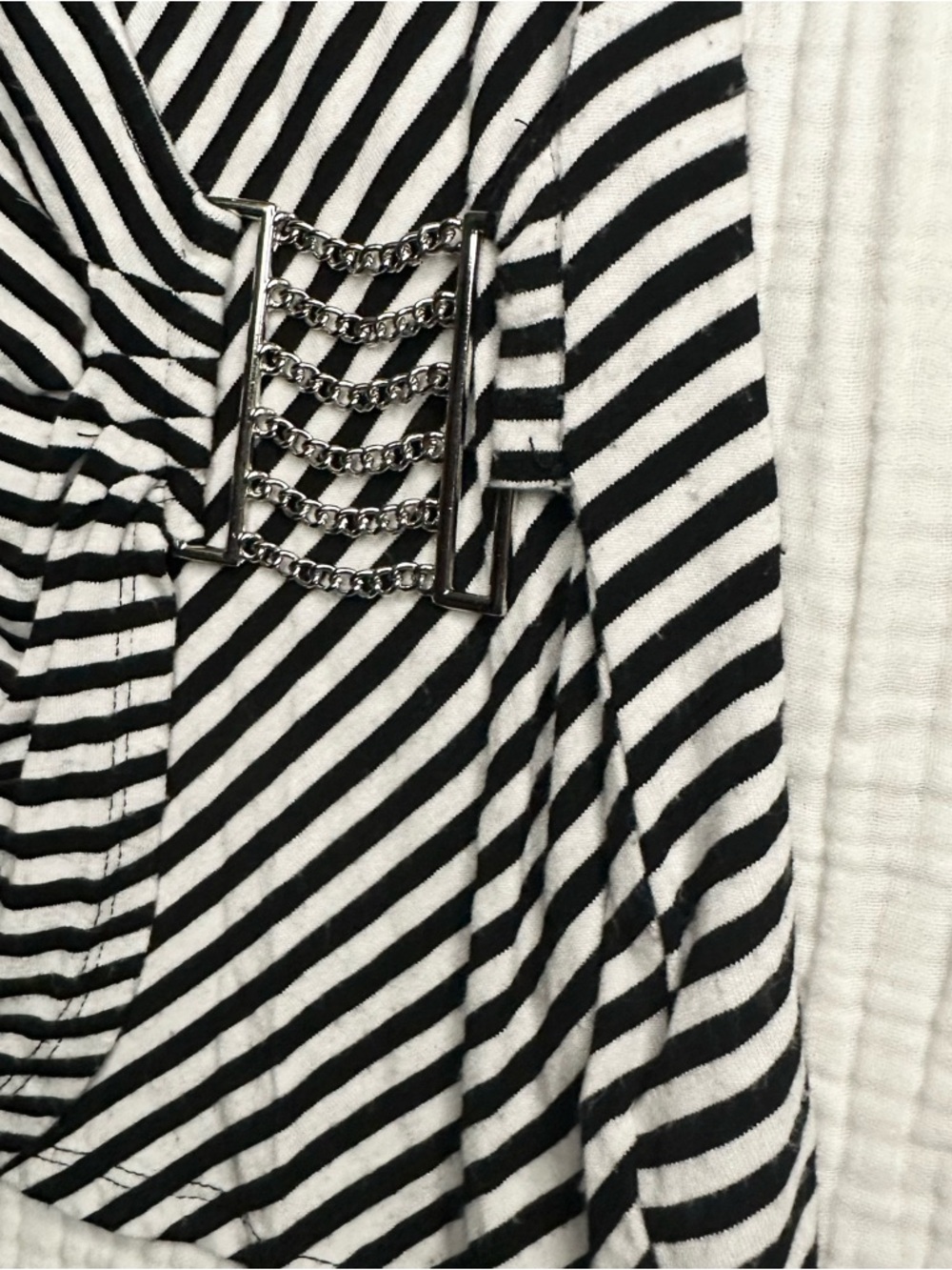 Cache Striped Slinky Flattering Cleavage Top-S-Stretch-90’s Vibe-Chain Buckle - Picture 3 of 11